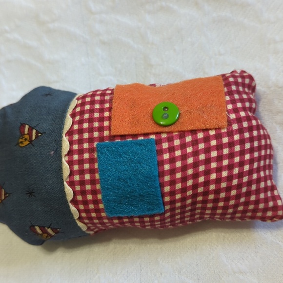 Hand Crafted House Ornament for a Christmas decoration - Picture 2 of 4